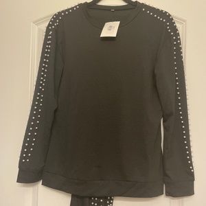 Black jogger, set with pearl detail on pants and top